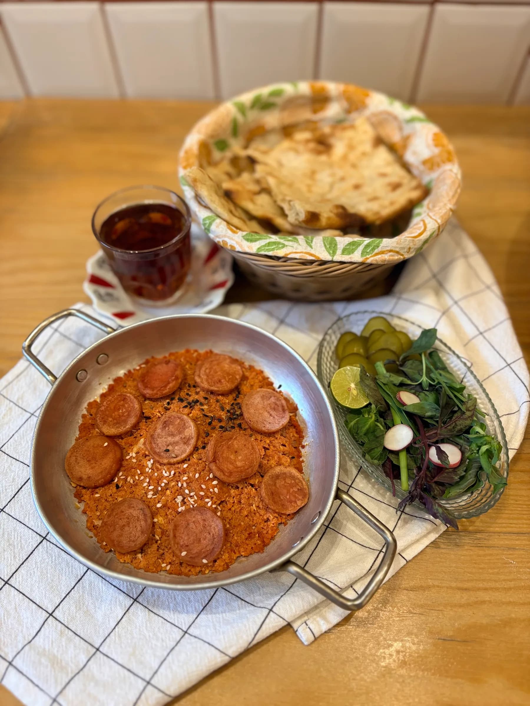 سوسیس املت+چای